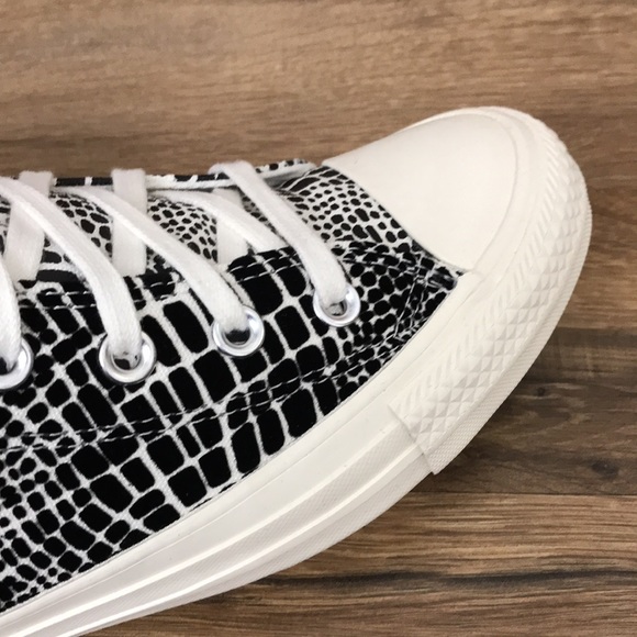 CONVERSE CTAS HIGH TOP BRAND NEW - Picture 8 of 15